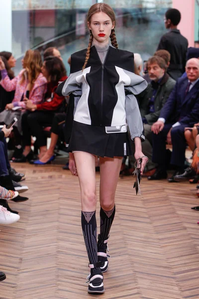 Look 17